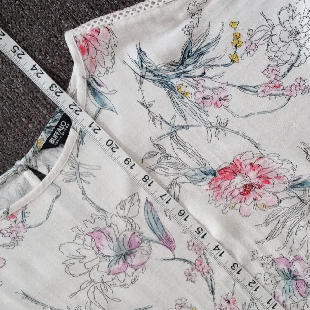 🪻Buffalo David Bitton🪻- White/Multi Floral S/S Tie Front Top - Picture 14 of 14
